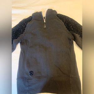 Lululemon zip up! Like new. Size 6.